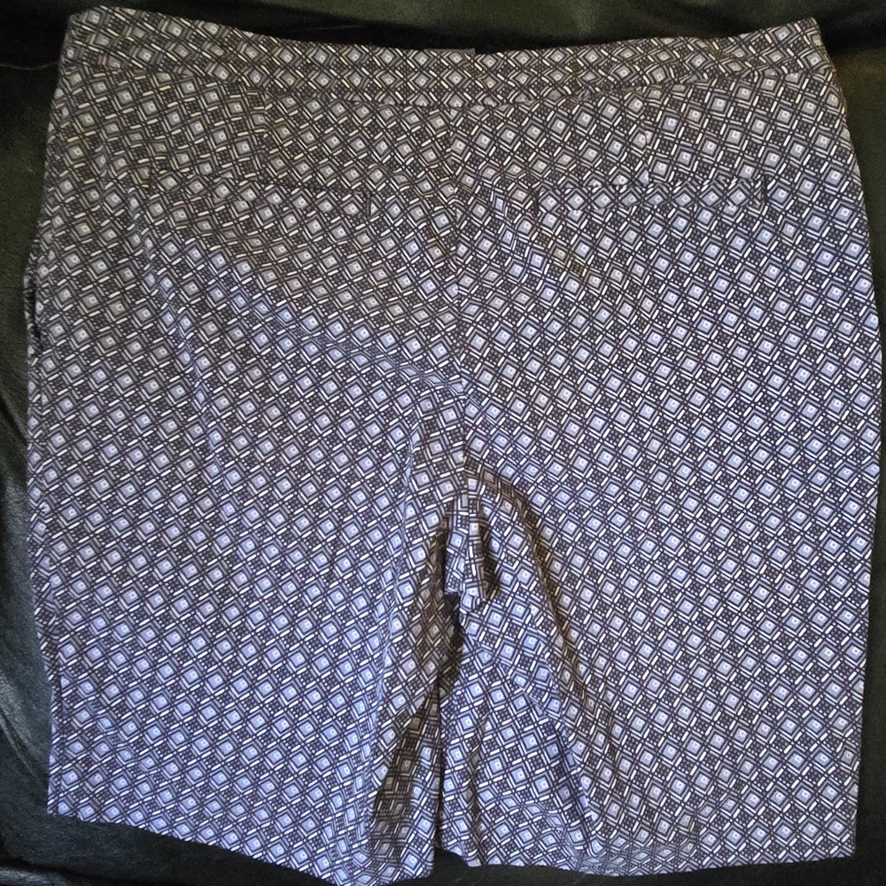 Mario Serrani Designer Women's Geometric Patterned Shorts Blue&White EUsz12 - Picture 7 of 10